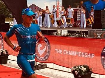 Andreas Dreitz läuft auf dem roten Teppich ins Ziel. Der Michelauer erwischte bei "The Championship" einen gebrauchten Tag und beendet das Rennen auf Rang 9. Foto: pr