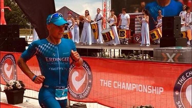 Andreas Dreitz läuft auf dem roten Teppich ins Ziel. Der Michelauer erwischte bei "The Championship" einen gebrauchten Tag und beendet das Rennen auf Rang 9. Foto: pr