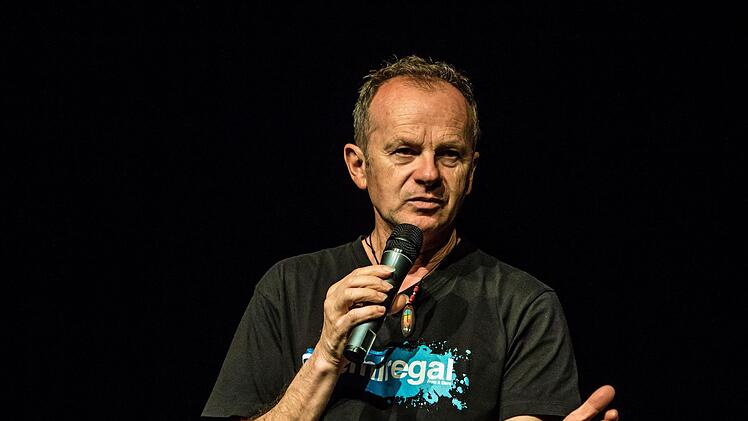 Wortakrobat Willy Astor wurde bei seinem Coburg-Gastspiel vom Publikum gefeiert.Foto: Jochen Berger