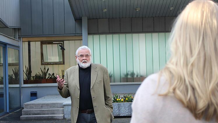 Badearzt Wolfgang Wildenauer ist seit Jahrzehnten mit dem Georgi Sprudel und dessen Wirkung vertraut. Foto: Julia Raab