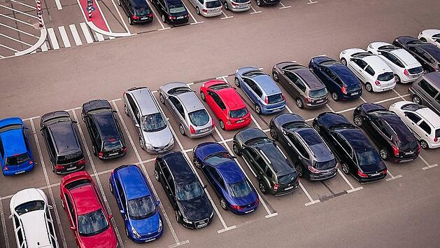 Welche Autofarbe ist die beliebteste - und welche stark im kommen? Symbolbild.
