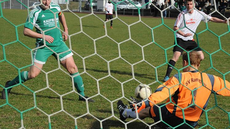 Alarmstufe Rot vor dem Ramsthaler Tor im Spiel gegen den TSV Bad Königshofen (2:0). Foto: Hopf