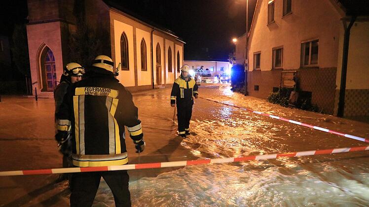 Unwetter haben die Nacht auf Samstag über Franken gewütet. Besonders schwer ist der Landkreis Bamberg betroffen. Foto: NEWS5 / Merzbach