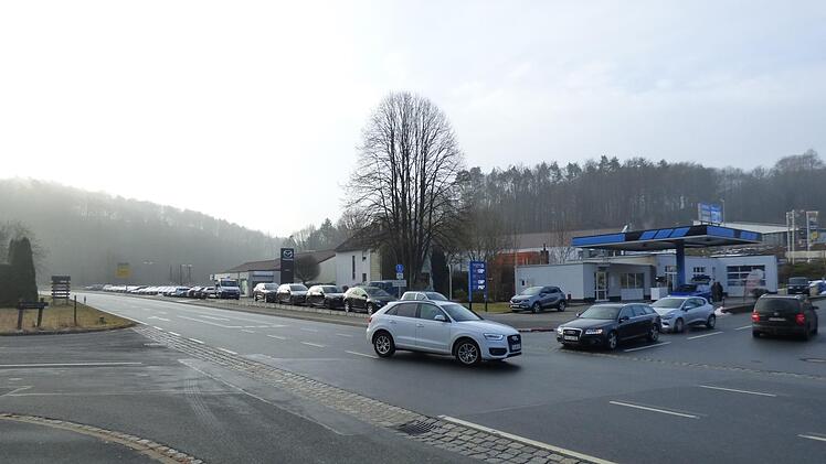 Eine kontroverse Diskussion gab es über eine Querungshilfe vom Büchenstock über die Staatsstraße zum Autohaus Bayer und zum Einkaufszentrum. Dabei ging es auch um die Schulwegsicherheit zur Bushaltestelle. Foto: Thomas Weichert
