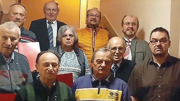 Im Bild die Geehrten (hinten von links): August Koch, Reiner Ebert, Jörg Roth, Ralf Pohl; mittlere Reihe: Werner Fehn, Claudia Wicklein, Hans Parnickel, Timo Fleischmann; vorne: Harry Hetz, Klaus Wicklein Foto: privat