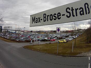 Das Brosewerk Hallstadt liegt an der Max-Brose-Straße. Ob es in Coburg eine geben wird, ist offen - auch nach dem Gespräch am Montagabend. Foto: Ronald Rinklef