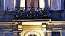 ... fängt Matthias Hoch beleuchtete Fassaden und detailreiche Ausschnitte ein.