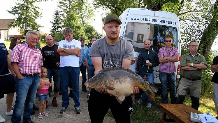 Daniel Warti aus Aisch hatte einen 7820 g schweren Karpfen am Haken und er belegte den ersten Platz.