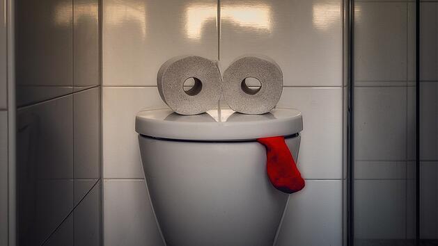 Auch mit Klopapier kann man Gutes tun.
