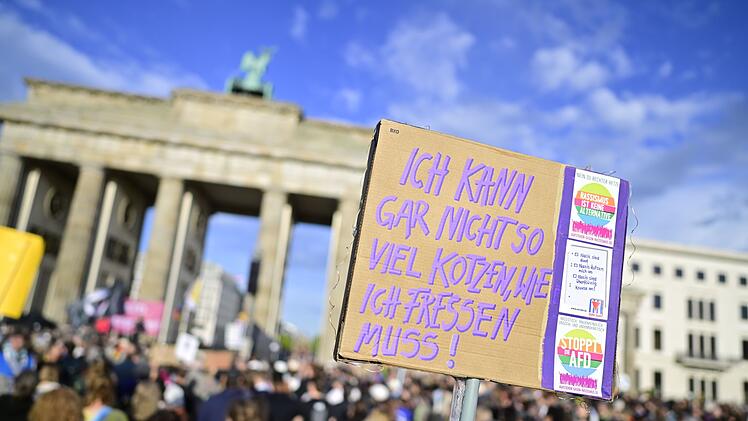 Nach der Wahl in Sachsen-Anhalt - Proteste in Berlin