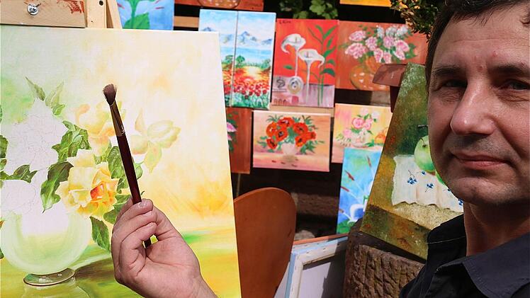 Bei Wladimir Renner können Kunstschüler selbst zum Pinsel greifen.