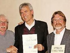 Die geehrten BLLV-Mitglieder mit den Vertretern des Kreisverbandes, von links: stellvertretender Kreisvorsitzender Sven Steger, der langjährige Vorsitzende Sigbert Mantel, Vorsitzender Waldemar Baumann, Bernhard Zellmann und Vorstandsmitglied Bruno Wittig  Foto: Günther Geiling