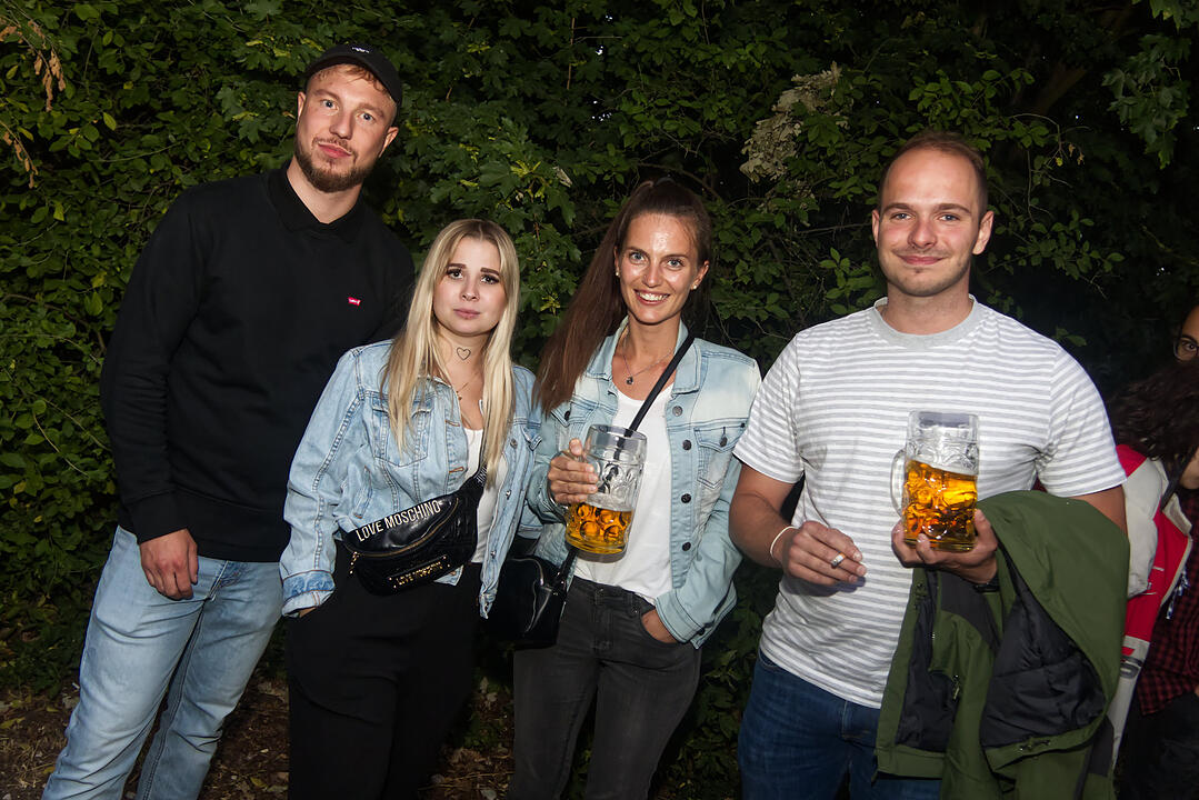 Die Partyband "Die Stodlrocker" spielten am Freitag zum Auftakt.