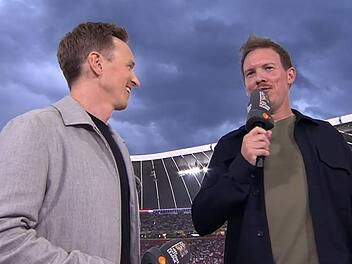 Zu viel Information: Julian Nagelsmann (r.) spricht über sein Hinterteil.