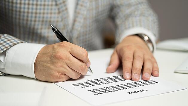 Vertr&auml;ge und Abos nach dem Tod eines Angeh&ouml;rigen k&uuml;ndigen &ndash; darauf solltest du achten.