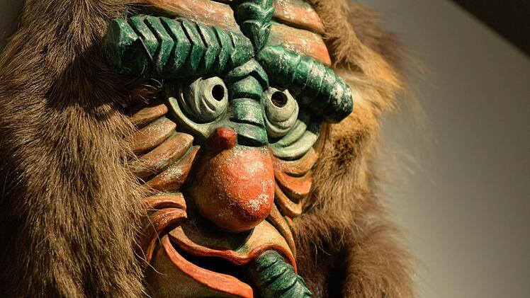 Der wilde Mann steht für das Ungezügelte - und ist in allen Faschingsregionen verbreitet. Wo die fränkischen Faschingshochburgen liegen, ist umstritten. Kitzingen ist besonders, weil es das Deutsche Fastnachtsmuseum samt der zugehörigen Archive hat. Veitshöchheim, weil der Bayerische Rundfunk dort "Fastnacht in Franken" aufzeichnet (Erstausstrahlung heuer am 21. Februar). Objektiv zu sagen, wo die fränkischen Faschings-Hochburgen liegen, ist schwer - fest steht aber, dass es in Unterfranken i...