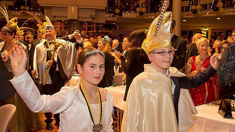 Kinderprinzenpaar der Narrhalla: Emilia I. und Moritz I. Foto: Albert Höchstädter