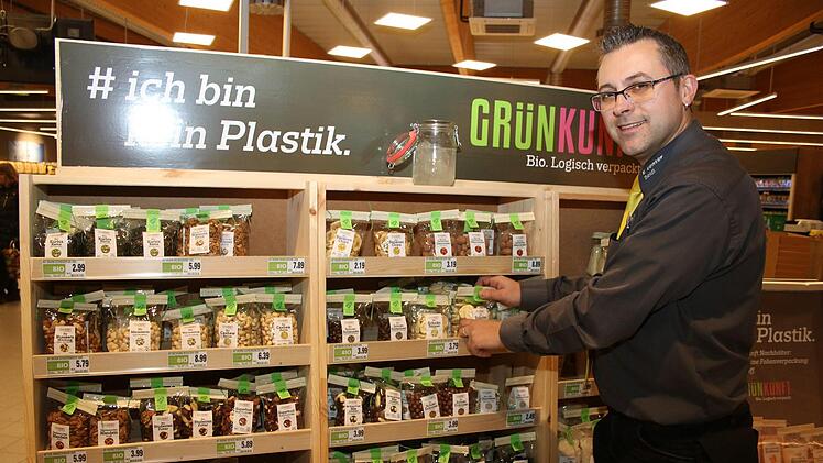 haber Michael Seidl will seinen Edeka-Markt Schritt  für Schritt  nachhaltiger machen.Mirjam Stumpf