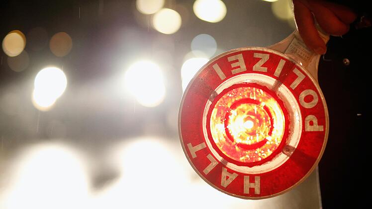 Bei einer Polizeikontrolle auf einem Parkplatz an der A6 zogen die Beamten eine "tickende Zeitbombe" aus dem Verkehr.