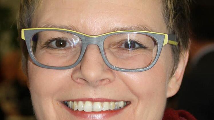 "Viele gute Gespräche" habe sie gehabt, berichtete die SPD-Bundestagsabgeordnete Sabine Dittmar nach dem Redaktionsfrühstück. In lockerer Atmosphäre unterhielt sie sich sowohl mit Lesern, als auch mit ihren Kreistagskollegen. "Gerade die Kollegen trifft man sonst selten in einem lockeren Umfeld." Auch der Blick hinter die Kulissen der Redaktion habe ihr sehr gut gefallen. "Es ist interessant zu sehen, mit welchen Herausforderungen eine Zeitung kämpfen muss", sagte die stellvertretende gesundh...