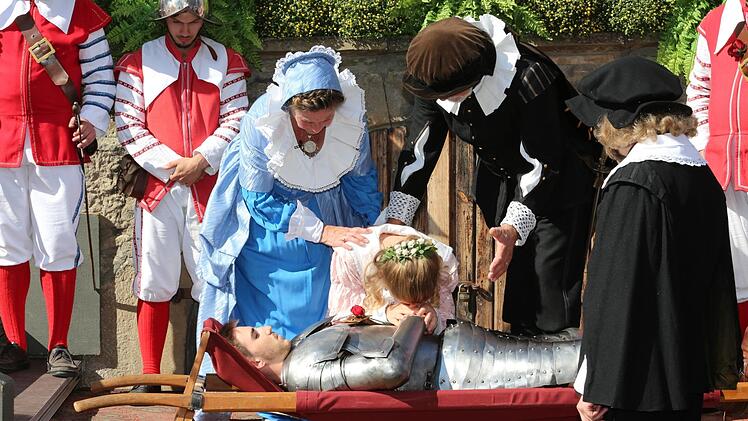 Michel Stapf (Dominik Lieb) ist tödlich verwundet. Thomas Malz