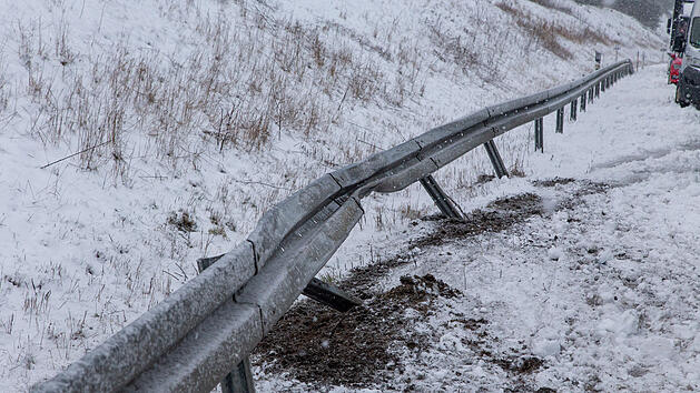 A9 im Kreis Hof: Schnee und Gl&auml;tte sorgen f&uuml;r mehrere Unf&auml;lle - "nicht angepasste Geschwindigkeit"