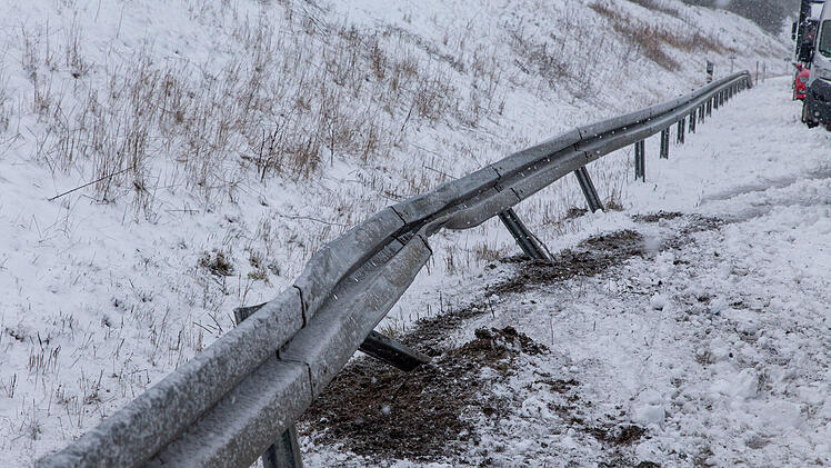 Schnee und Eisglätte sorgen für mehrere Unfälle auf Autobahn