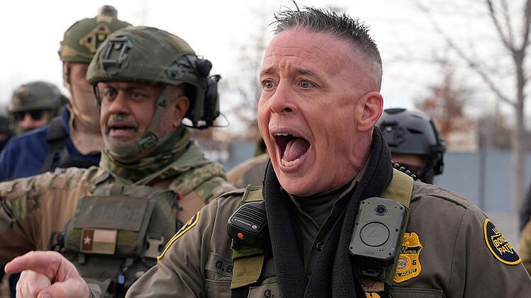 Nach t&ouml;dlichen Sch&uuml;ssen eines ICE-Beamten in Minneapolis