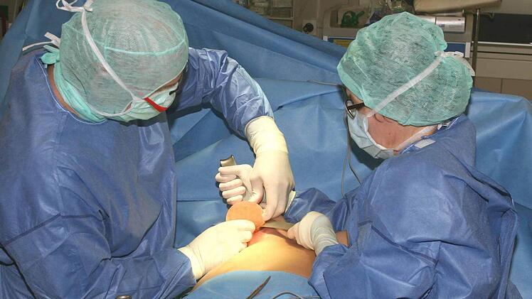 Die Plastische Chirurgie bietet moderne Methoden zur Defektdeckung nach Unfällen oder Krankheiten. Auch in der Capio Franz von Prümmer Klinik in Bad Brückenau ist dies nun möglich.  Foto: C3 Public Relations Klinikkommunikation und Litigation PR