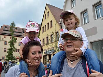 Familie Hahn mit Küken auf dem Altstadtfest.  Foto. Miriam Och