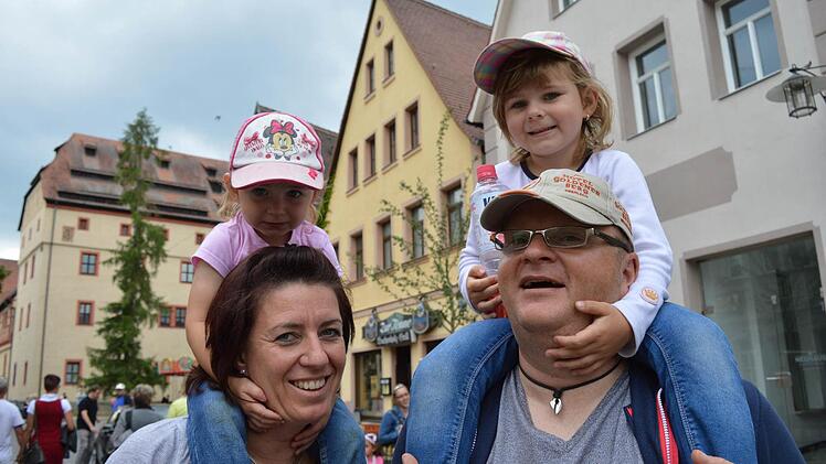 Familie Hahn mit Küken auf dem Altstadtfest.  Foto. Miriam Och