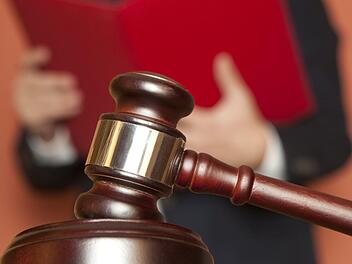 Einen "spürbaren Denkzettel" verpasste das Gericht einem 21-Jährigen, der sich ungebührlich benommen hatte. Foto: Andrey Burmakin / Adobe Stock
