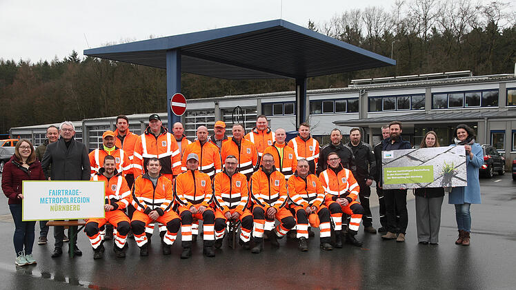 Landkreis Bamberg: Nachhaltige Beschaffung - Kreisbauhof bekommt "faire" Warnschutzkleidung