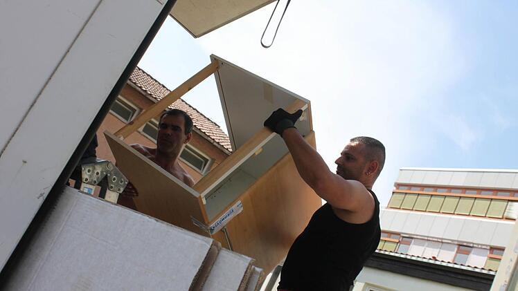 Möbelpacken - bei 30 Grad ein Knochenjob