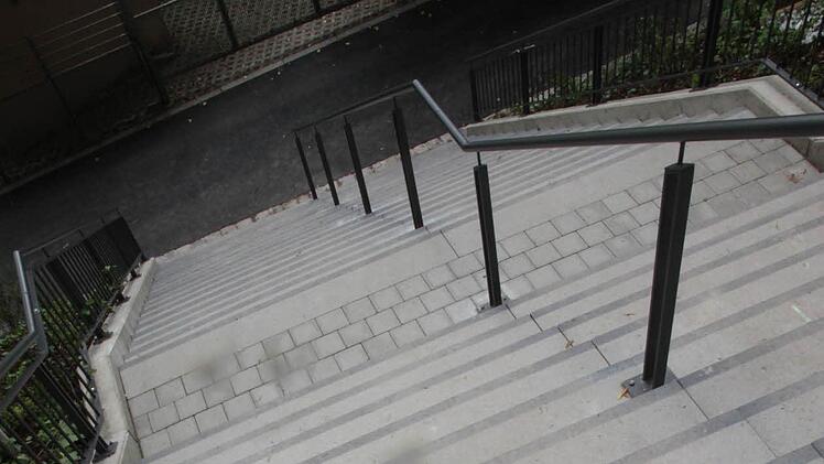 Die neue Fluchttreppe an den Kellern sorgt bereits im Vorfeld für viele Diskussionen. Steil ist sie auf alle Fälle.