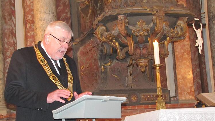 Oberbürgermeister Norbert Tessmer bei seiner Gedenkrede zum Volkstrauertag in der Schlosskapelle Ehrenburg. Martin Koch