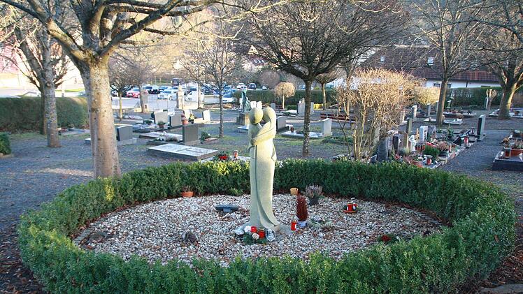 Insgesamt strahlt der Alte Friedhof Schönheit und Würde aus. Foto: Ulrike Müller