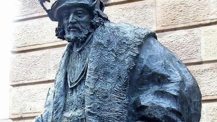 Zwischen Vereinshaus und Rathaus ist Hans von Kulmbach ein Denkmal gesetzt. Foto: Archiv/Hänseler