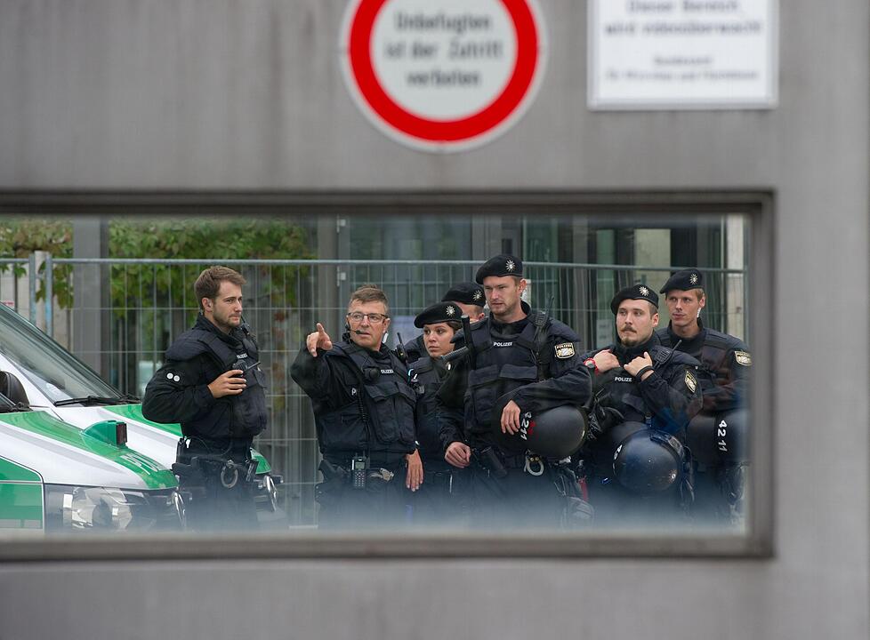 Kundgebung von Flüchtlingen vor dem Bundesamt für Migration Foto: Timm Schamberger / dpa