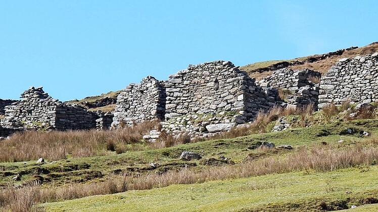 René Böll erzählte auch von diesem verlassenen Dorf am Fuß des Slievemore und nannte es ein "Skelett einer menschlichen Siedlung".