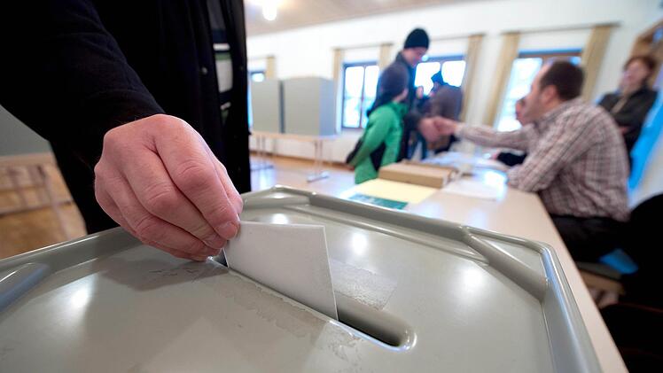 Gerade mal ein Kreuzchen dürfen die Bediensteten bei FTE in Ebern heute auf ihrem Wahlzettel machen, obwohl es 17 Personen und deren Ersatzleute zu wählen gilt. Armin Weigel/dpa