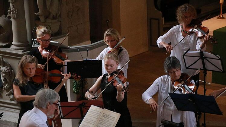 Zahlreiche Zuhörer lockte die Serenade mit dem Collegium musicum Coburg in die Schlosskirche Ahorn. Foto: Jochen Berger
