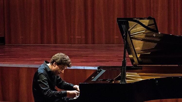 Impressionen vom Beethoven-Abend der Coburger Musikfreunde mit dem Pianisten Benjamin MoserFoto: Jochen Berger
