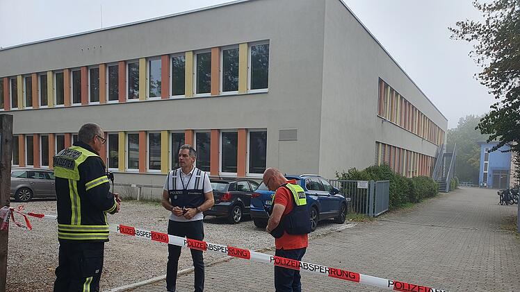 Erlangen: Albert-Schweizer-Gymnasium wegen Bombendrohung durchsucht - das droht den Tätern