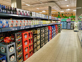 Getränkemarkt, Getränkeabteilung Supermarkt