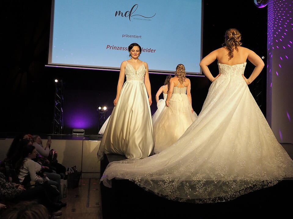 Inkl. Braut- und Festmodenschauen.