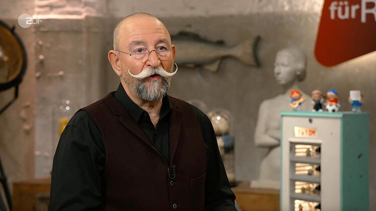 In der Montagsausgabe der ZDF-Tr&ouml;delshow "Bares f&uuml;r Rares" war sich Horst Lichter beim Anblick eines seltenen Fundst&uuml;cks sofort sicher: "Das muss jedem gefallen." Recht hatte er. Denn das Objekt mit "1.000 Schubladen" l&ouml;ste im H&auml;ndlerraum ein hitziges Bietergefecht aus, das zwischen drei H&auml;ndlern pl&ouml;tzlich zur "pers&ouml;nlichen Sache" wurde.