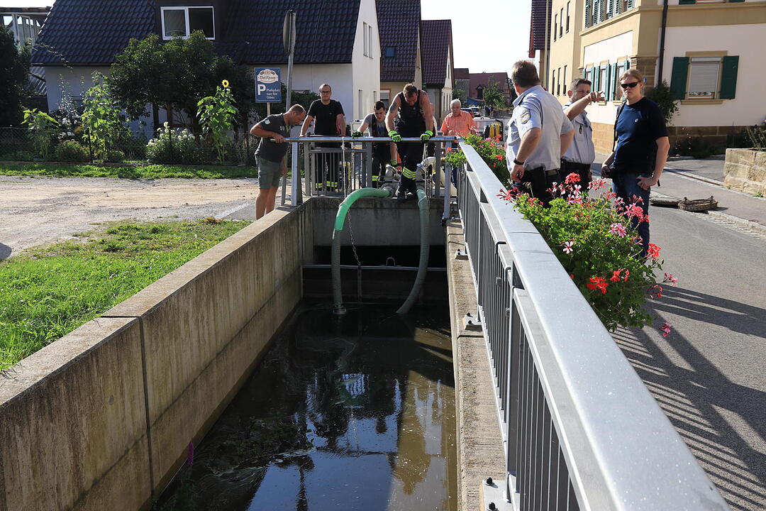 Güllefass läuft über – 1000 Liter  Jauche  gelangen in den Pünzenbach in Straßgiech