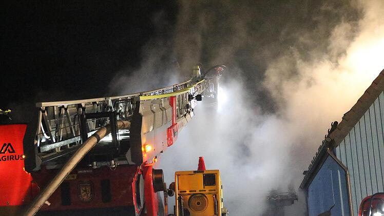 In Bad Rodach geriet Dienstagnacht ein Wohnhaus in Brand. Foto: Michael Stelzner.