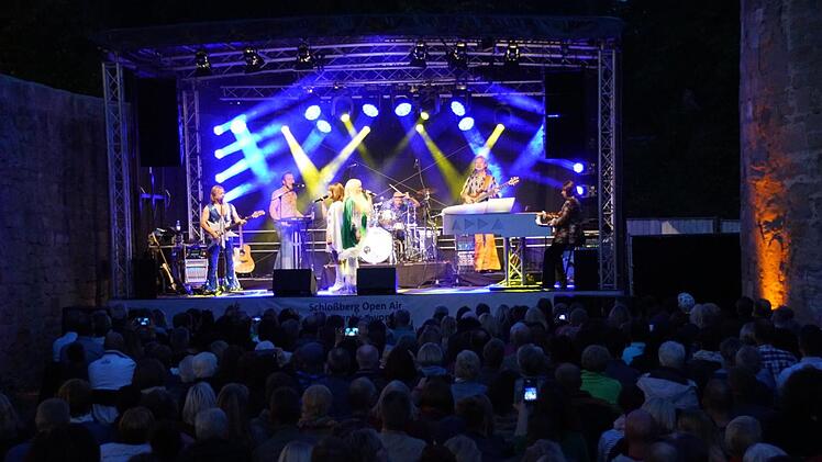 Musikalisch und optisch wurde die "Abba-Night" zu einer musikalischen Zeitreise. Fotos: Sabine Weinbeer